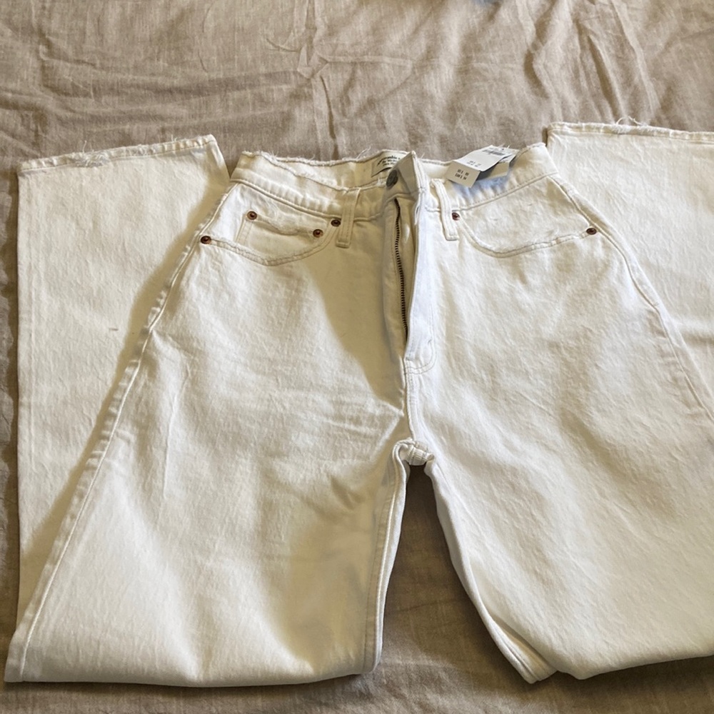 New with tags Abercrombie 90s straight ultra high rise jeans size 10 never worn